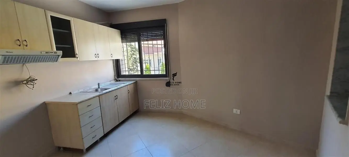 ZYRE ME QERA 160 M2 RRUGA E KAVAJES 130.000 LEKE