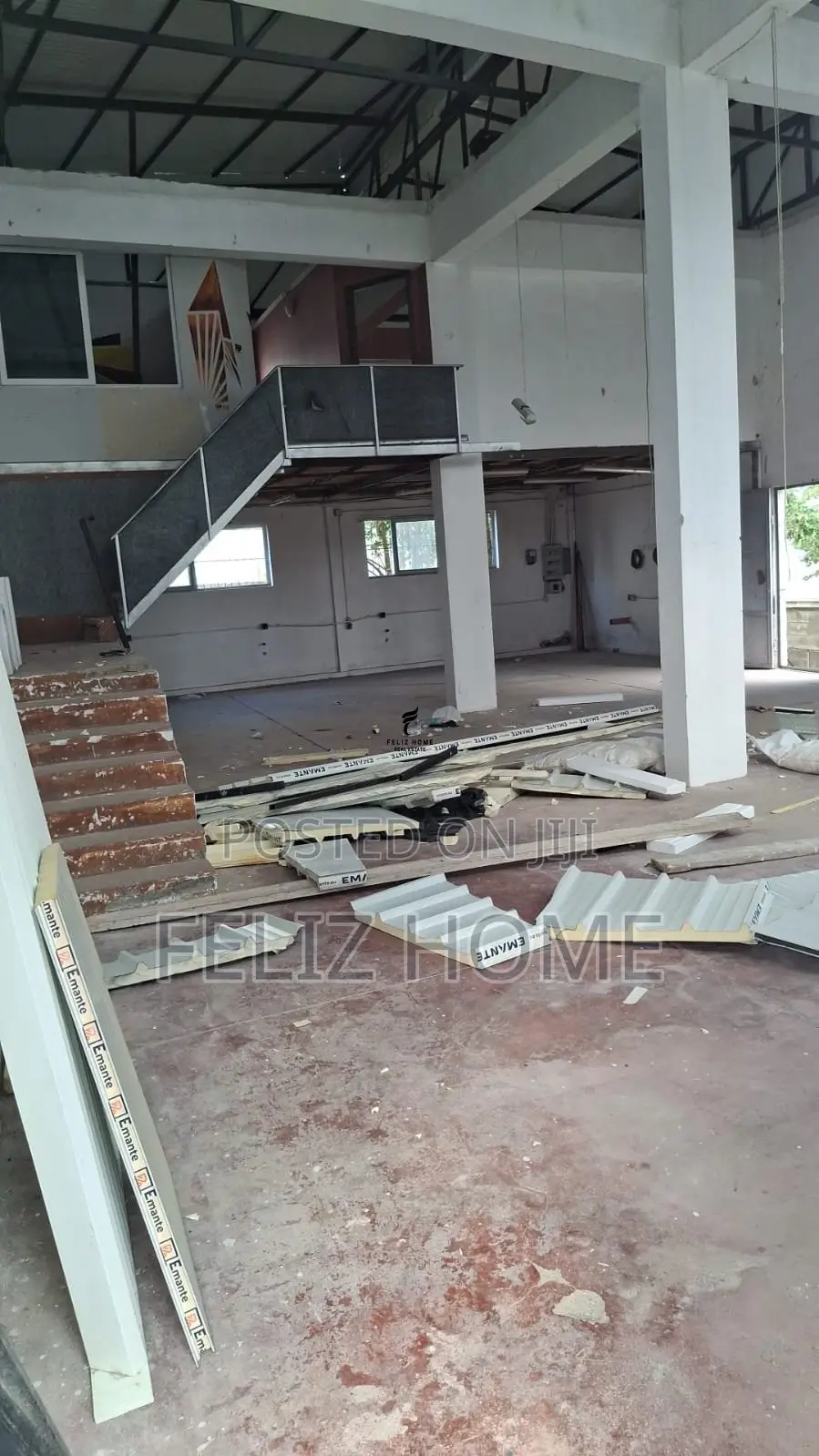 MAGAZINE ME QERA 500M2 KOMBINAT 2.500 EURO