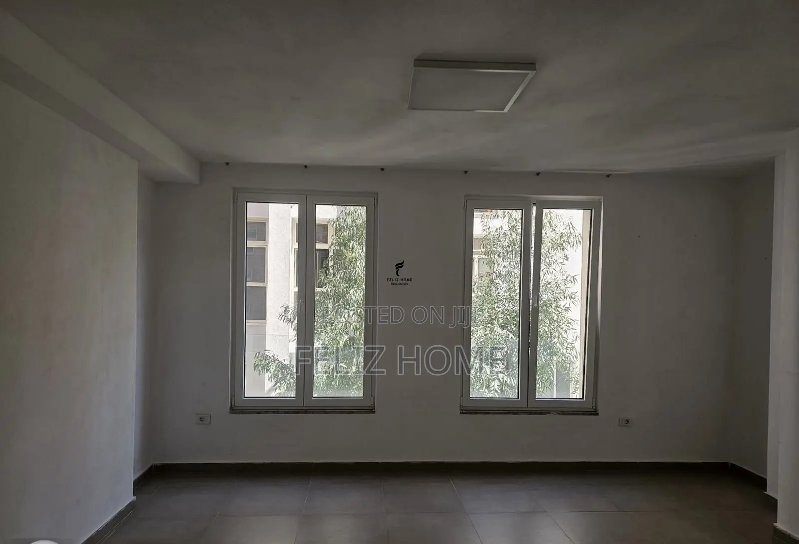 ZYRE ME QERA 74 M2 STADIUMI AIR ALBANIA 1.260 EURO