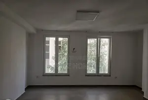 ZYRE ME QERA 74 M2 STADIUMI AIR ALBANIA 1.260 EURO