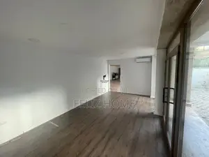 ZYRE ME QERA 163M2 PAZARI I RI 1.600 EURO