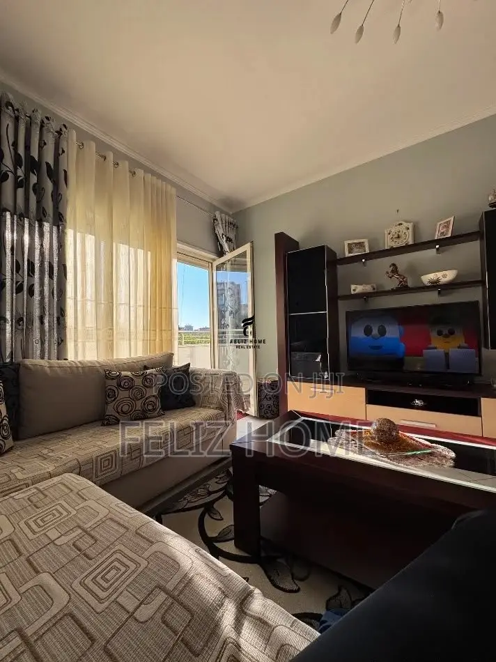 APARTAMENT ME QERA 2+1 KOPSHTI BOTANIK 80.000 LEKE