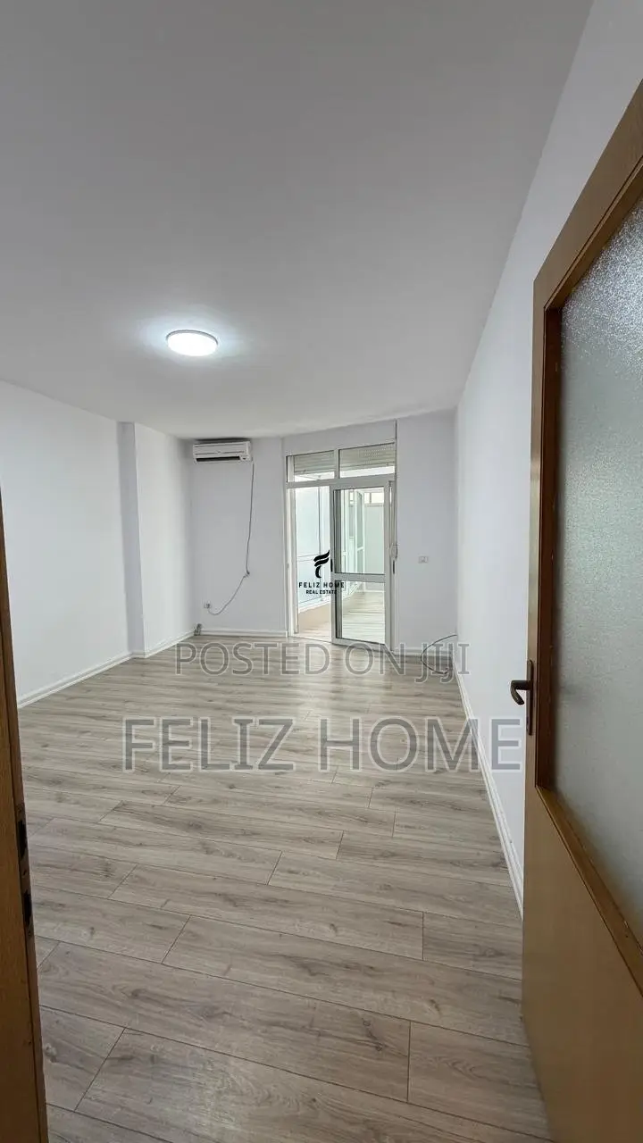 ZYRE ME QERA 130 M2 ISH EKSPOZITA 80.000 LEKE