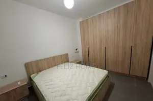 APARTAMENT ME QERA 2+1 5 MAJ 65.000 LEKE