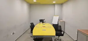 ZYRE ME QERA 220 M2 RRUGA E KAVAJES 4.400 EURO