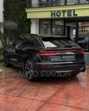 Audi RSQ8