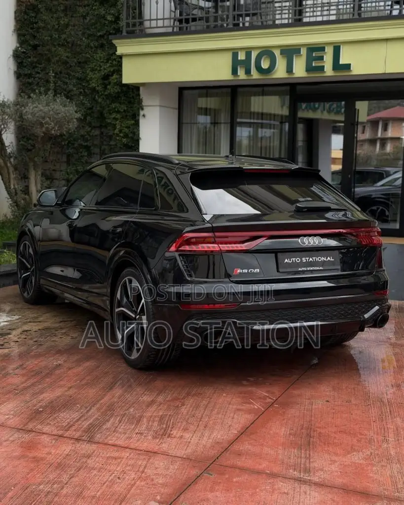 Audi RSQ8