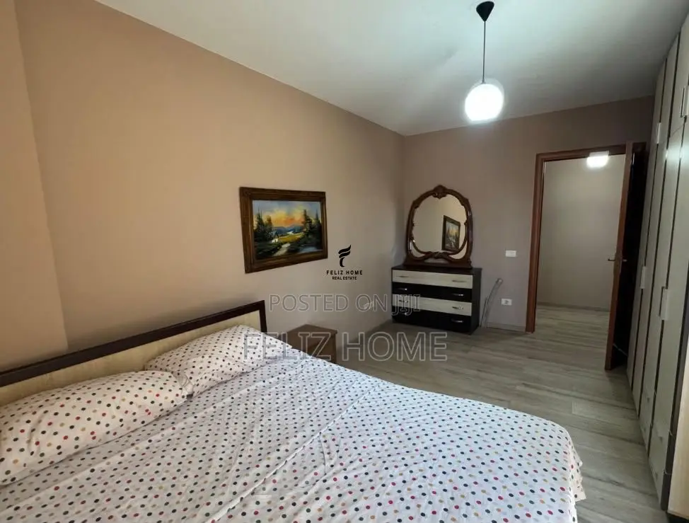 APARTAMENT ME QERA 1+1 STACIONI TRENIT 50.000 LEKE