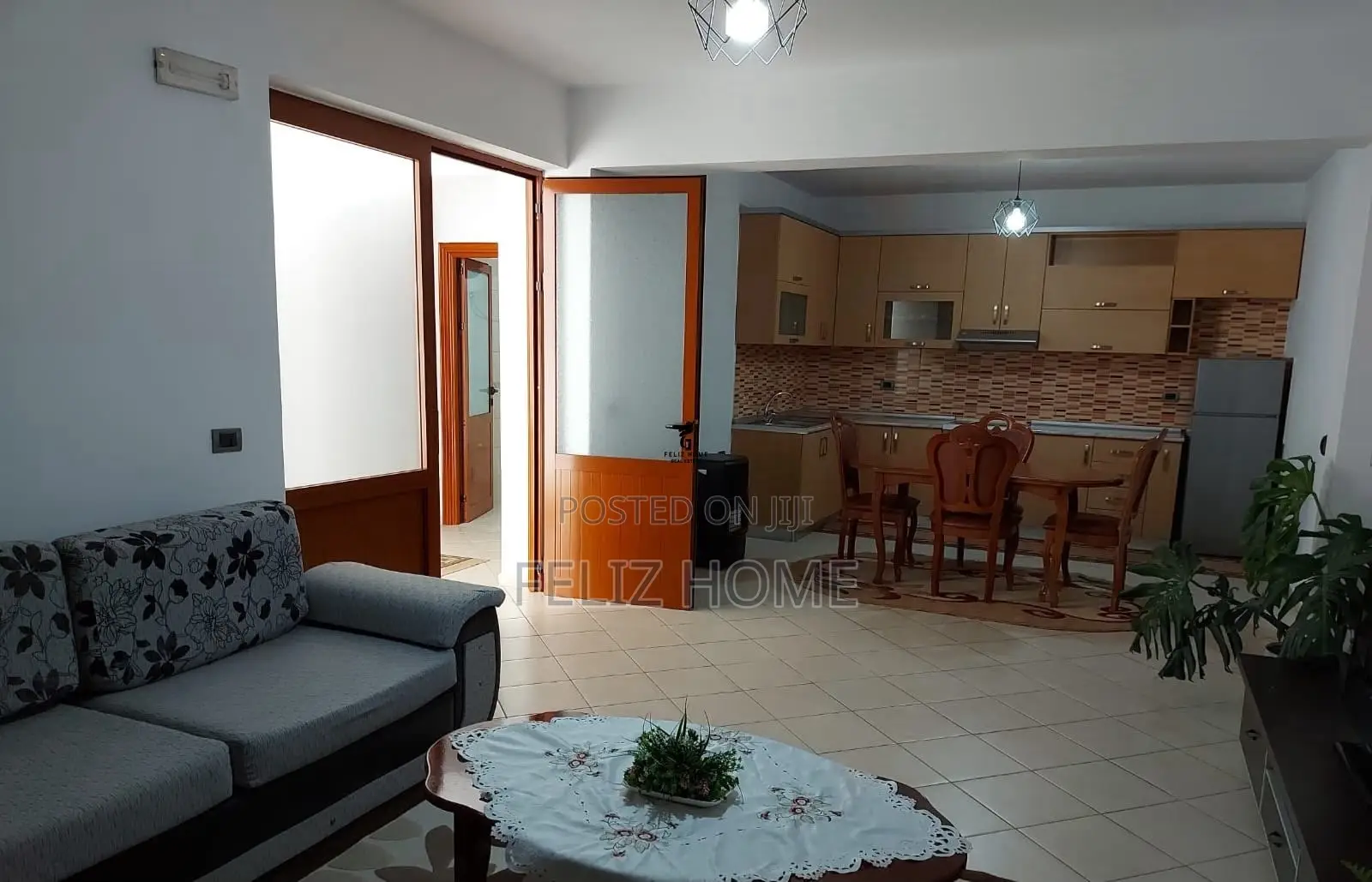 APARTAMENT ME QERA 2+1 STACIONI I TRENIT 50.000 LEKE