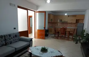 APARTAMENT ME QERA 2+1 STACIONI I TRENIT 50.000 LEKE