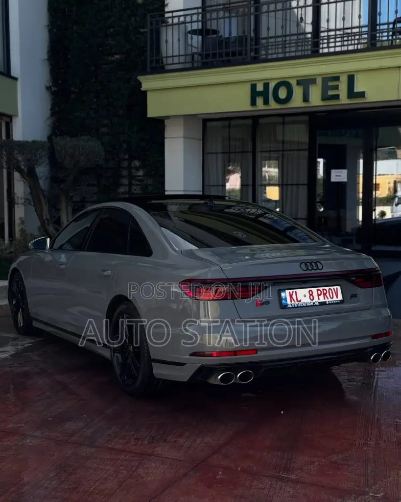 Audi S8