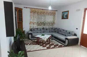 APARTAMENT ME QERA 2+1 STACIONI I TRENIT 50.000 LEKE