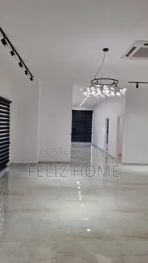 ZYRE ME QERA 227 M2 RRUGA E DIBRES 3.000 EURO