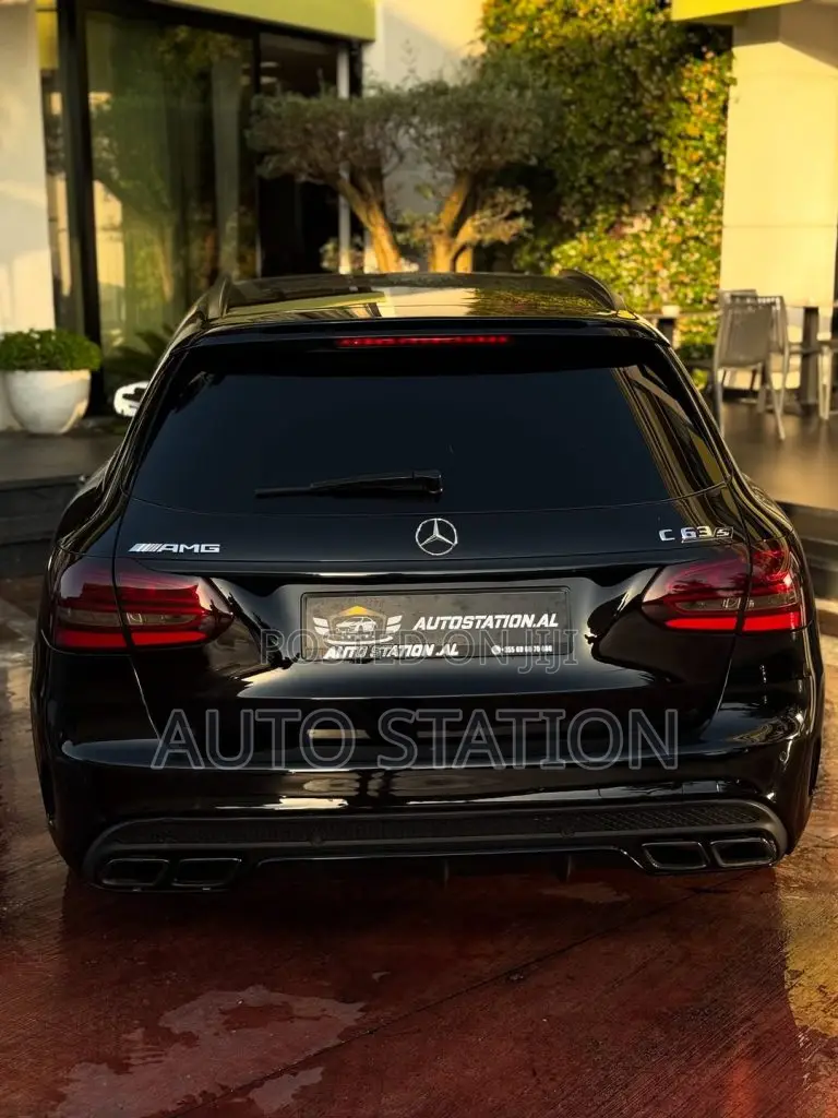 Mercedes Benz C63 AMG