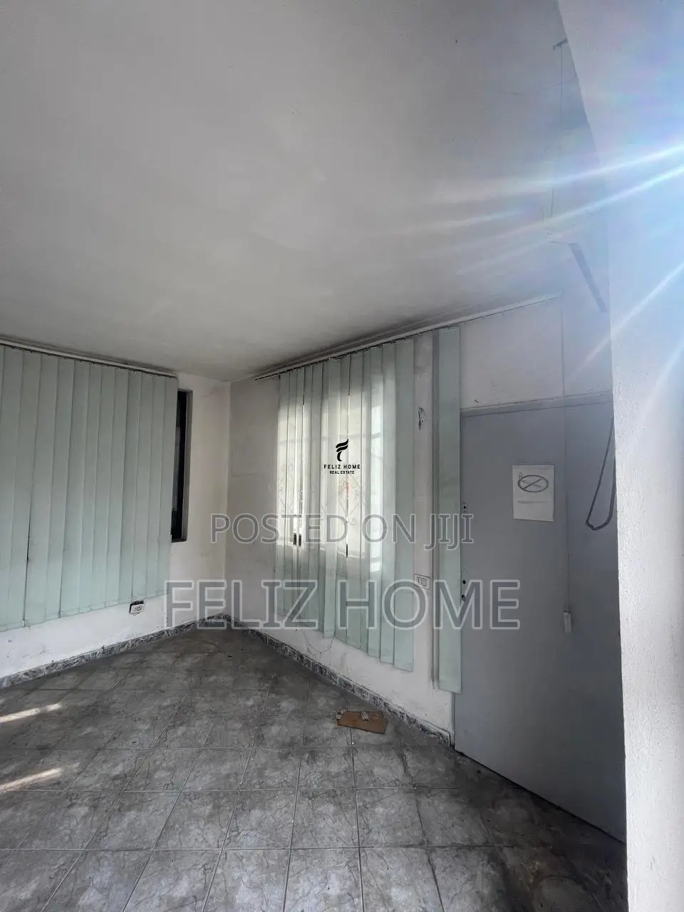 KAPANON ME QERA 560 M2 AUTOSTRADA TIRANE-DURRES 3.900 EURO
