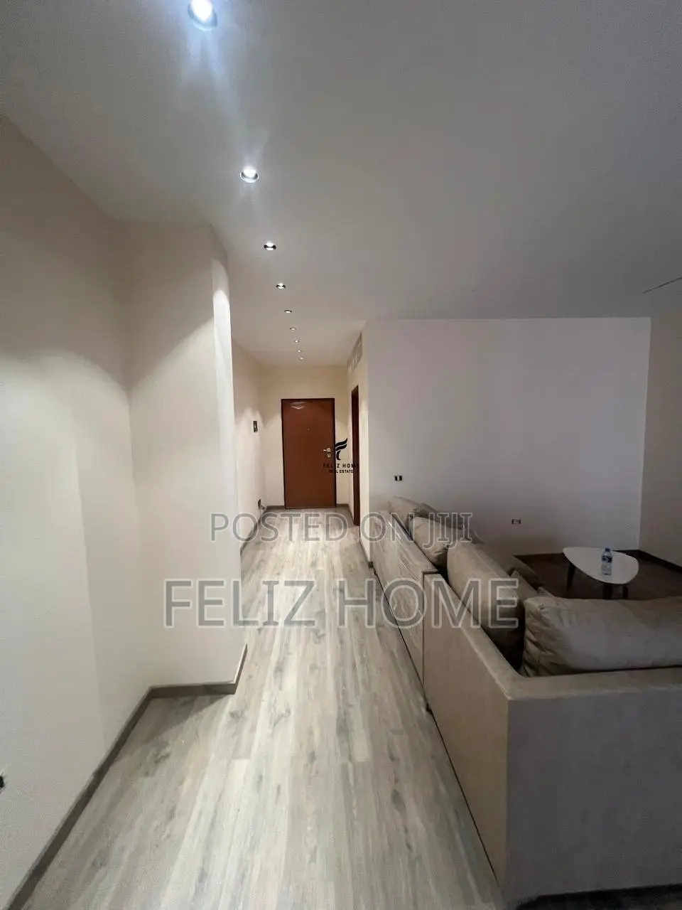 ZYRE ME QERA 160 M2 PAZARI I RI 1.500 EURO