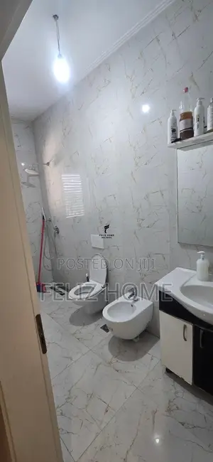 VILE LUKSOZE ME QERA 2 KATESHE TEG 1.500 EURO