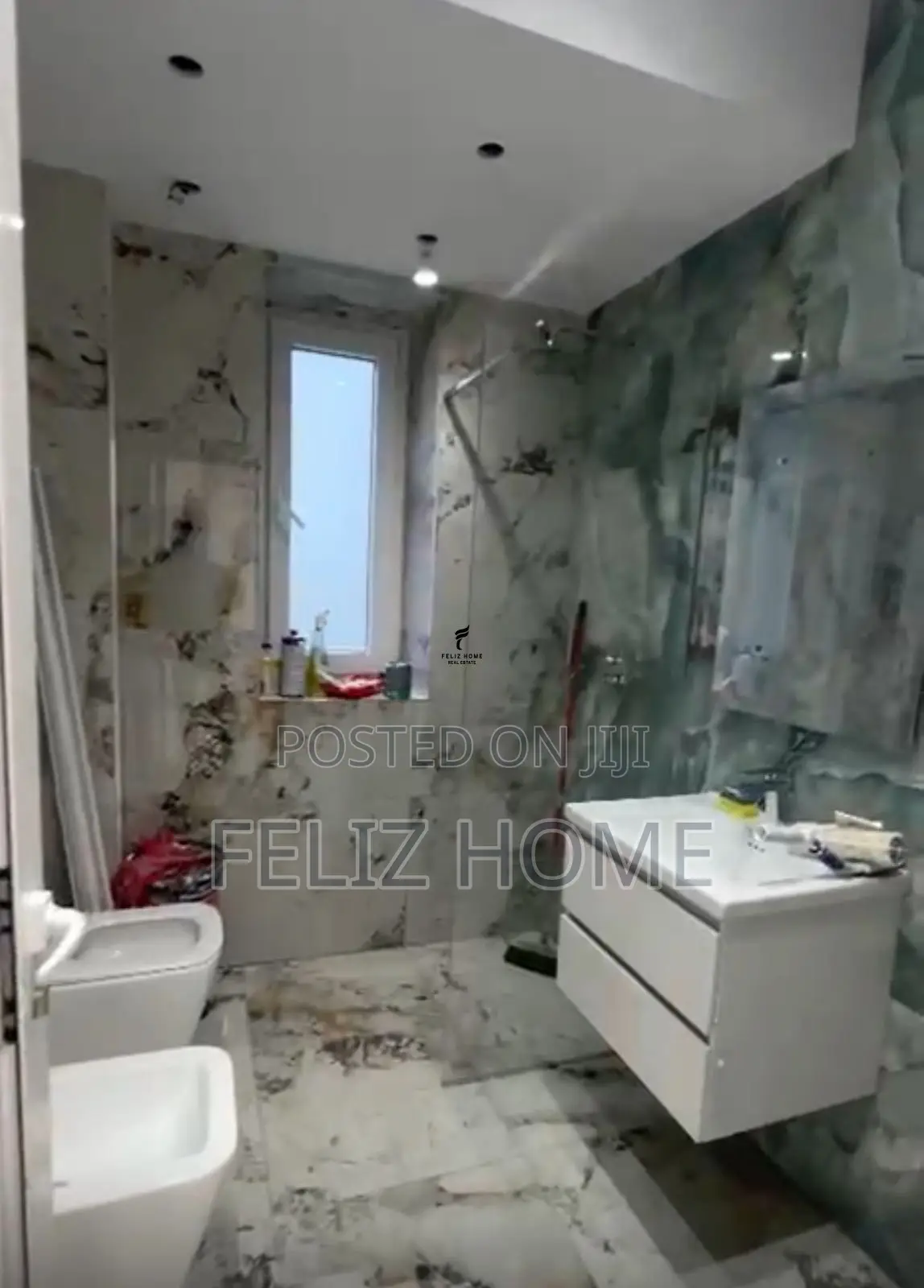 ZYRE ME QERA 80 M2 RRUGA E BARRIKADAVE 1.000 EURO