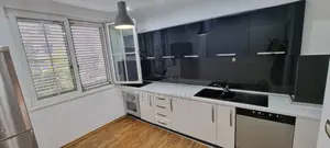 APARTAMENT ME QERA 2+1 SHESHI WILLSON 900 EURO