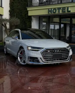 Audi S8