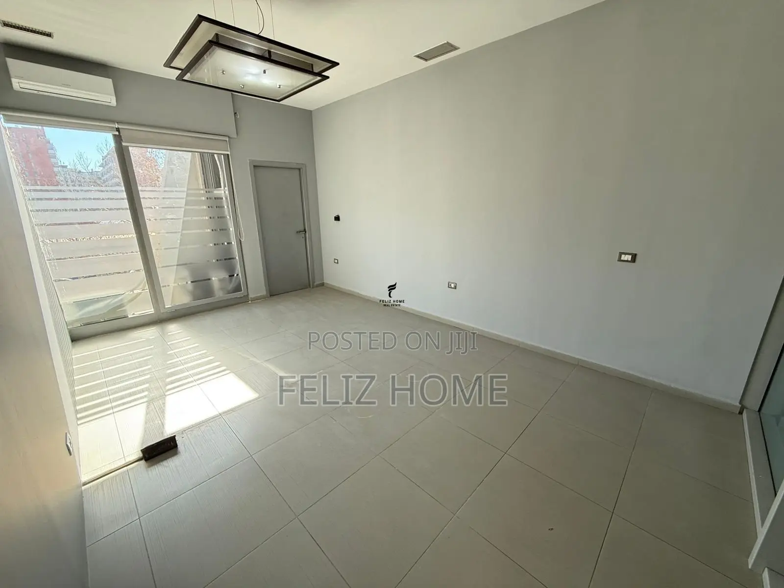 ZYRE ME QERA 220 M2 RRUGA E KAVAJES 4.400 EURO