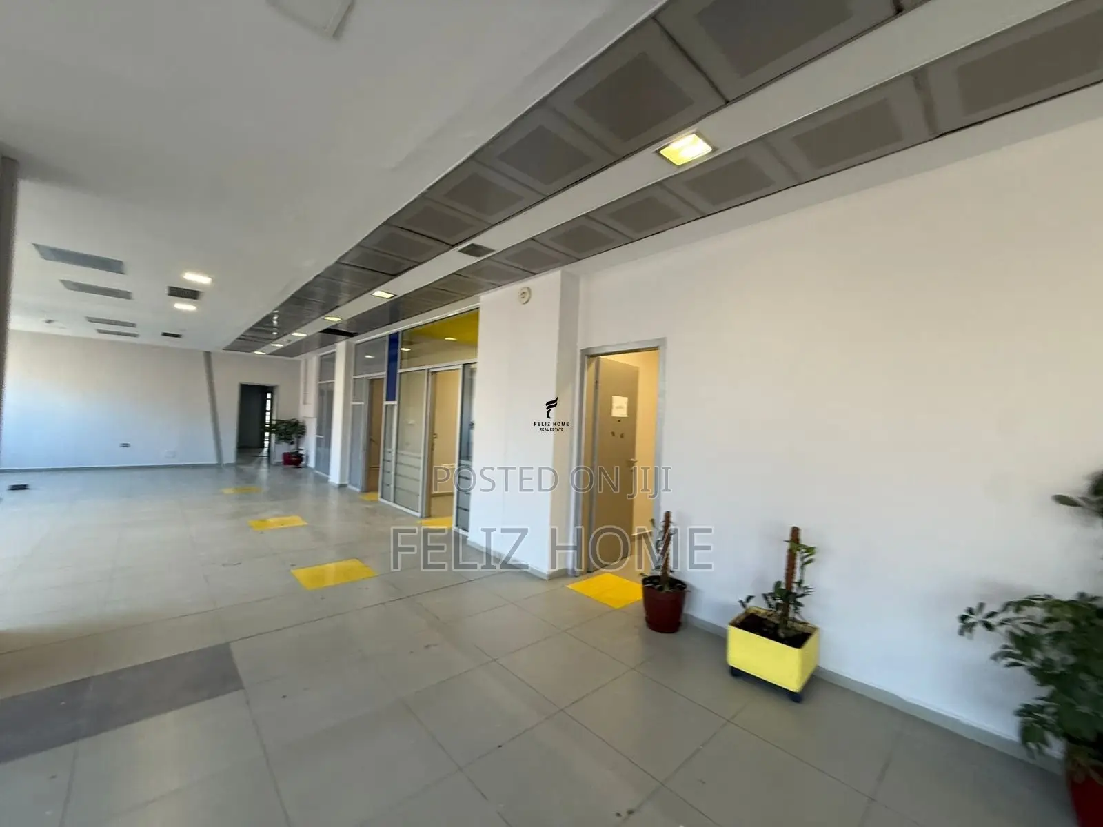 ZYRE ME QERA 580 M2 RRUGA E KAVAJES 11.000 EURO