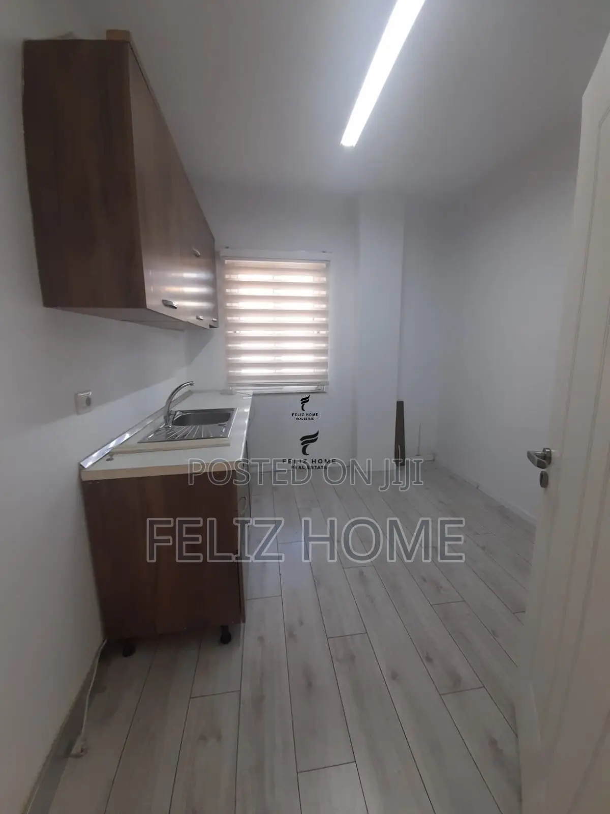 ZYRE ME QERA 180 M2 SHESHI WILLSON 2000 EURO