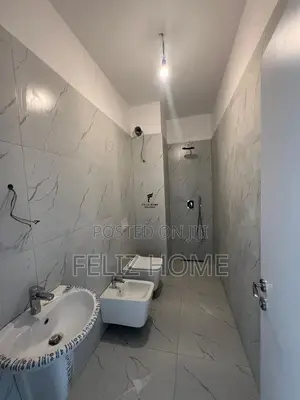 ZYRE ME QERA 108 M2 RRUGA E BARRIKADAVE 100.000 LEKE