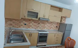 APARTAMENT ME QERA 2+1 STACIONI I TRENIT 50.000 LEKE