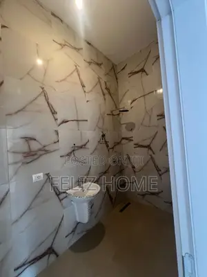 ZYRE ME QERA 106M2 RRUGA E BARRIKADAVE 120.000 LEKE