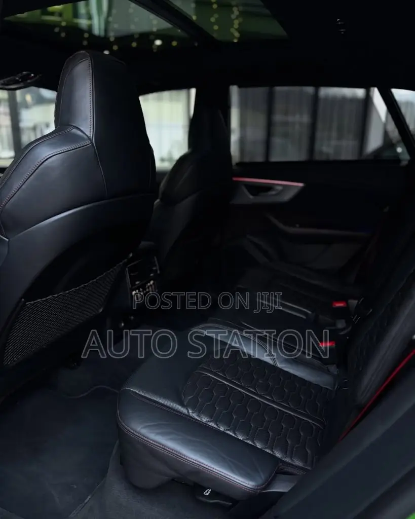 Audi RSQ8