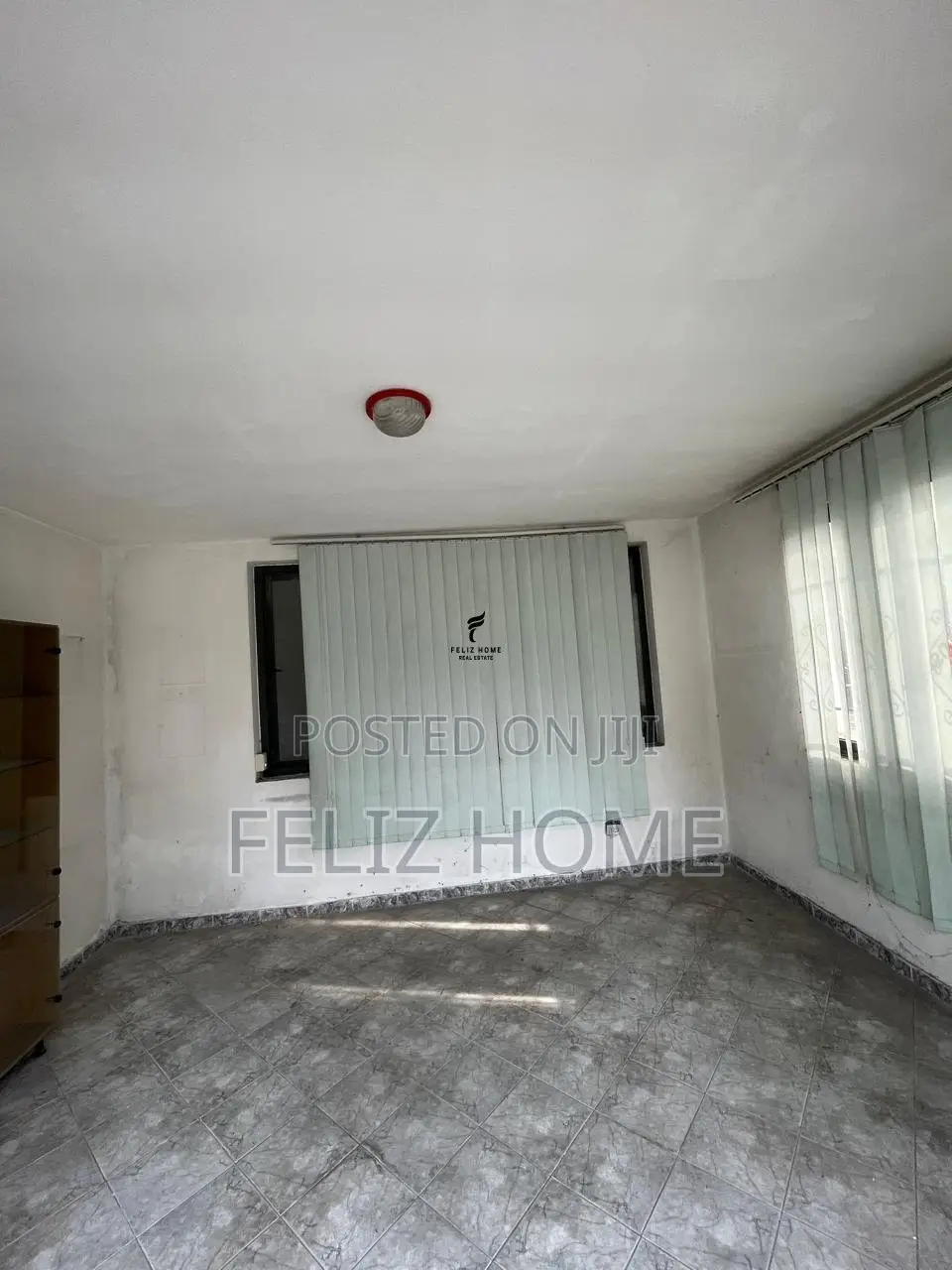 KAPANON ME QERA 560 M2 AUTOSTRADA TIRANE-DURRES 3.900 EURO