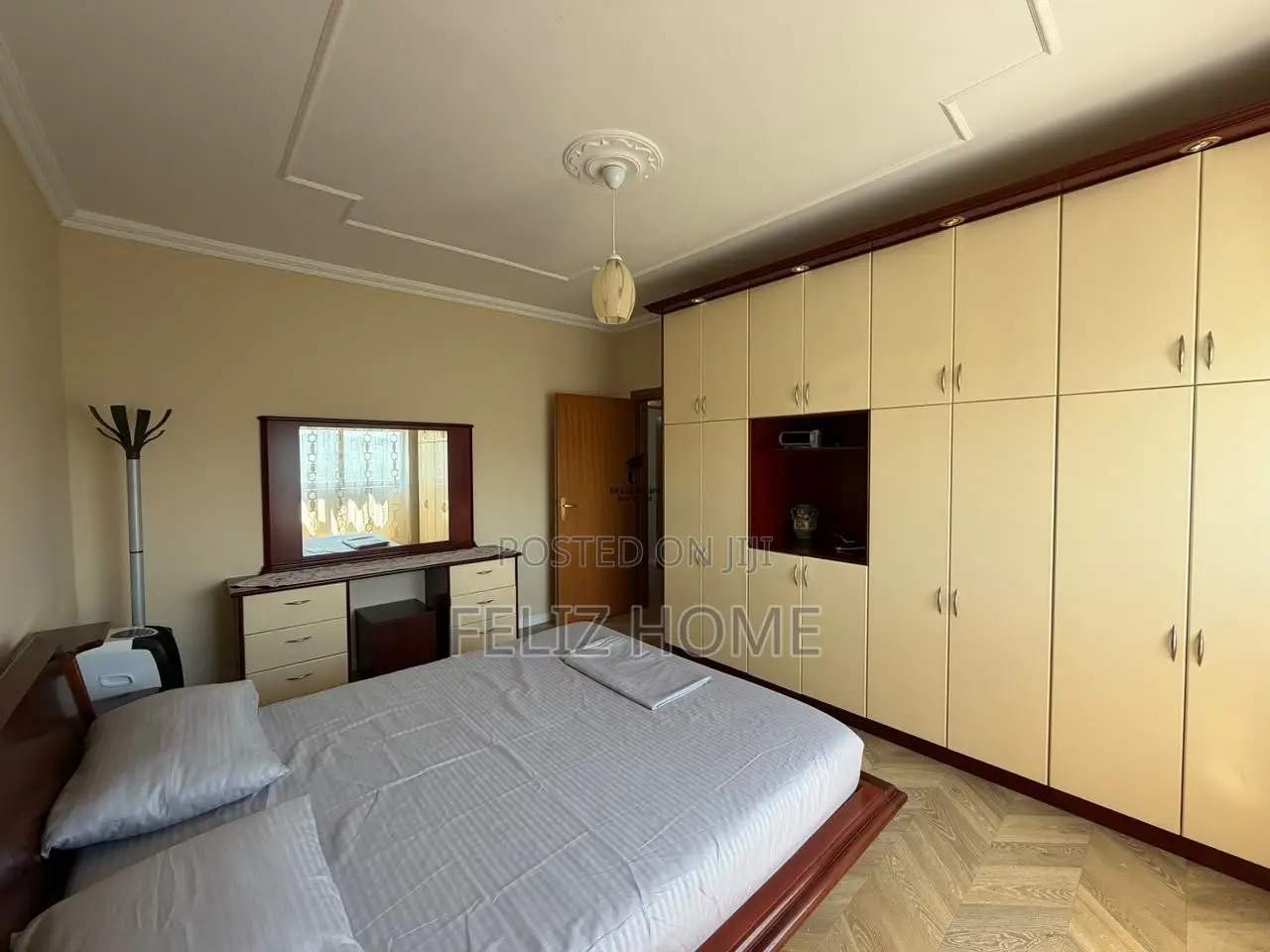 APARTAMENT ME QERA 4+1 ISH EKSPOZITA 130.000 LEKE