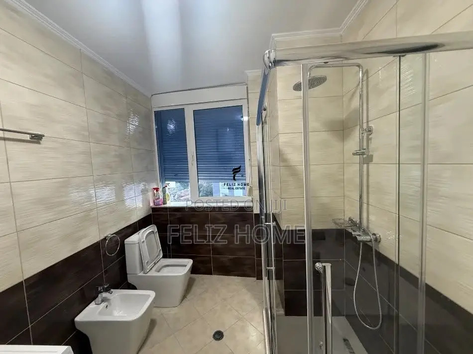 APARTAMENT ME QERA 2+1 RRUGA E BARRIKADAVE 80.000 LEKE