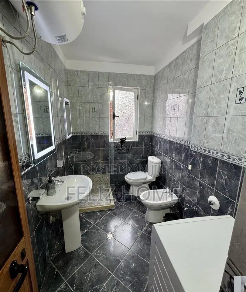APARTAMENT ME QERA 1+1 MYSLYM SHYRI 65.000 LEKE