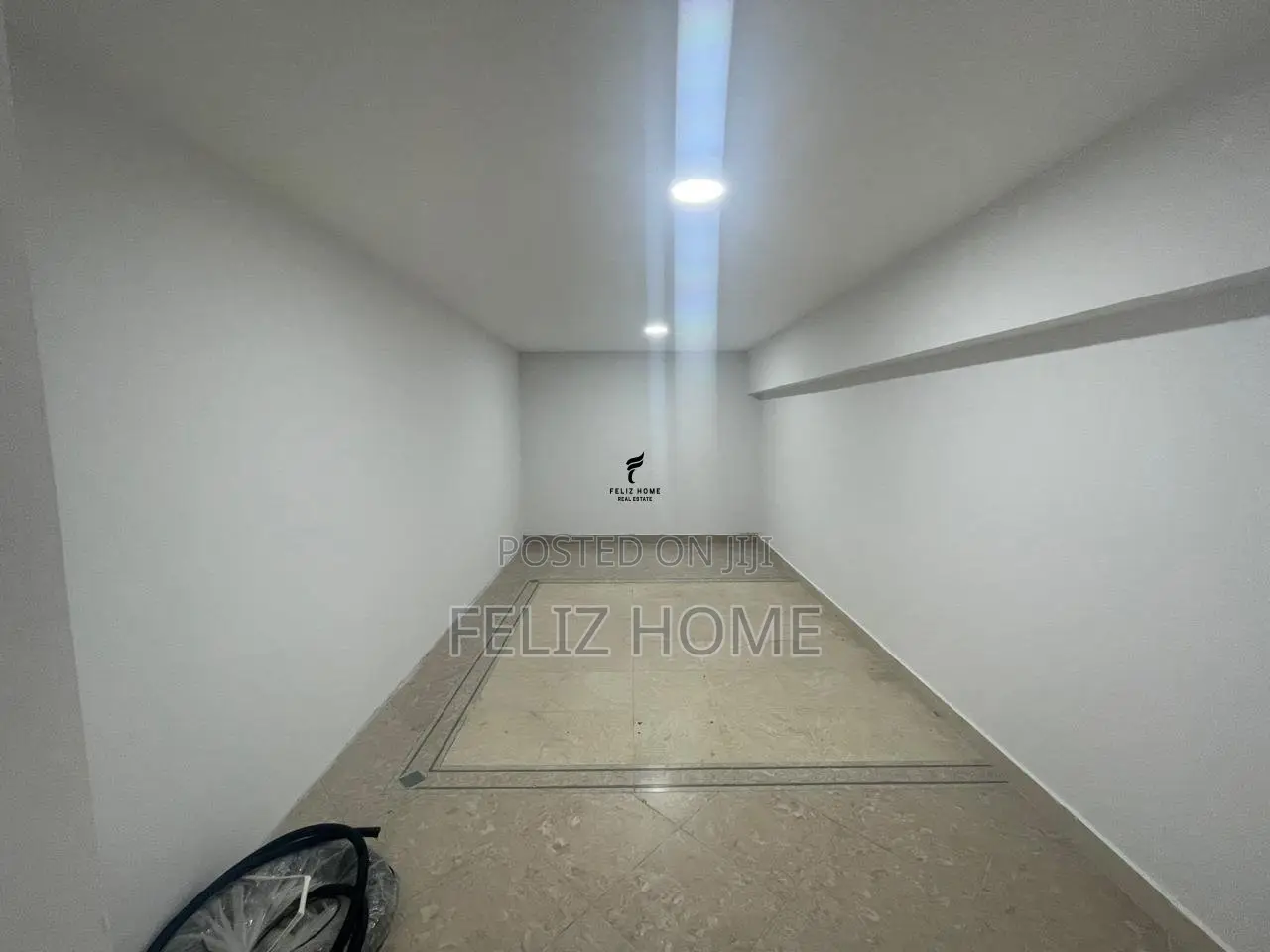 ZYRE ME QERA 163M2 PAZARI I RI 1.600 EURO