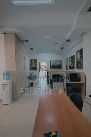 ZYRE ME QERA 216 M2 RRUGA E ELBASANIT 3.000 EURO