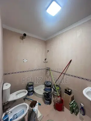 ZYRE ME QERA 160 M2 PAZARI I RI 1.500 EURO