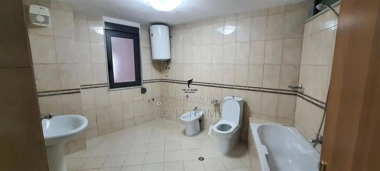 ZYRE ME QERA 160 M2 RRUGA E KAVAJES 130.000 LEKE