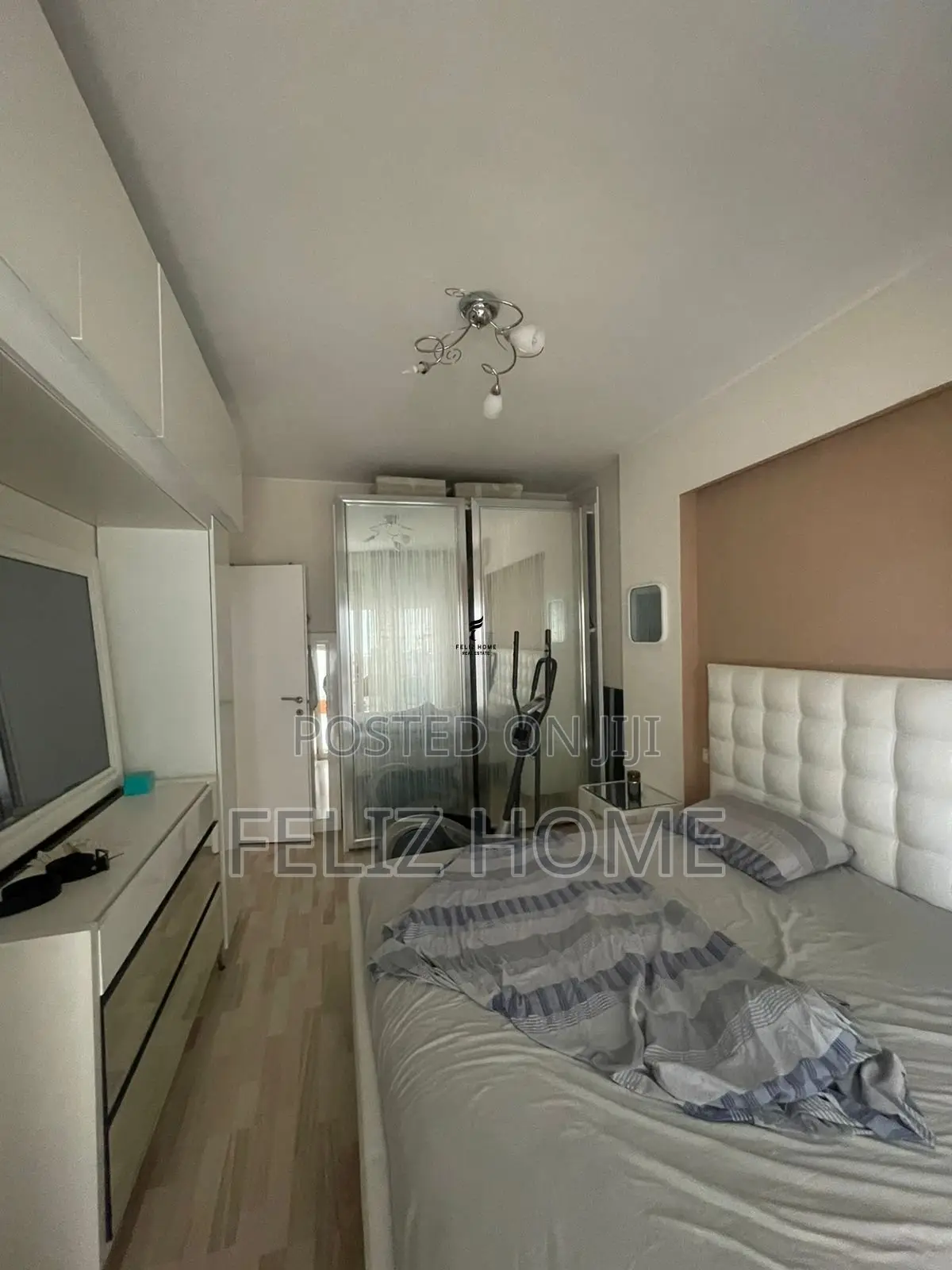 SHITET APARTAMENT 2+1+2+DEPO KOMUNA E PARISIT 320.000 EURO