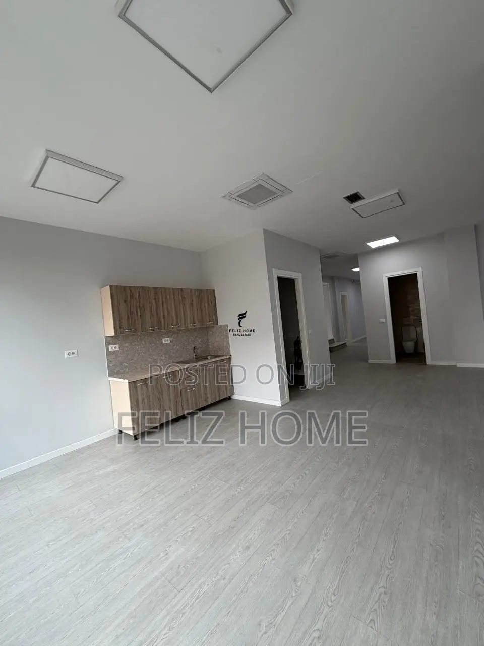 ZYRE ME QERA 404 M2 PAZARI I RI 520.000 LEKE