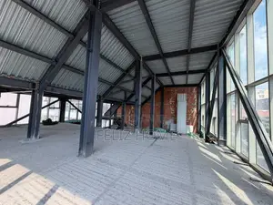 MAGAZINE ME QERA 250 M2 RRUGA BARDHYL 500.000 LEKE