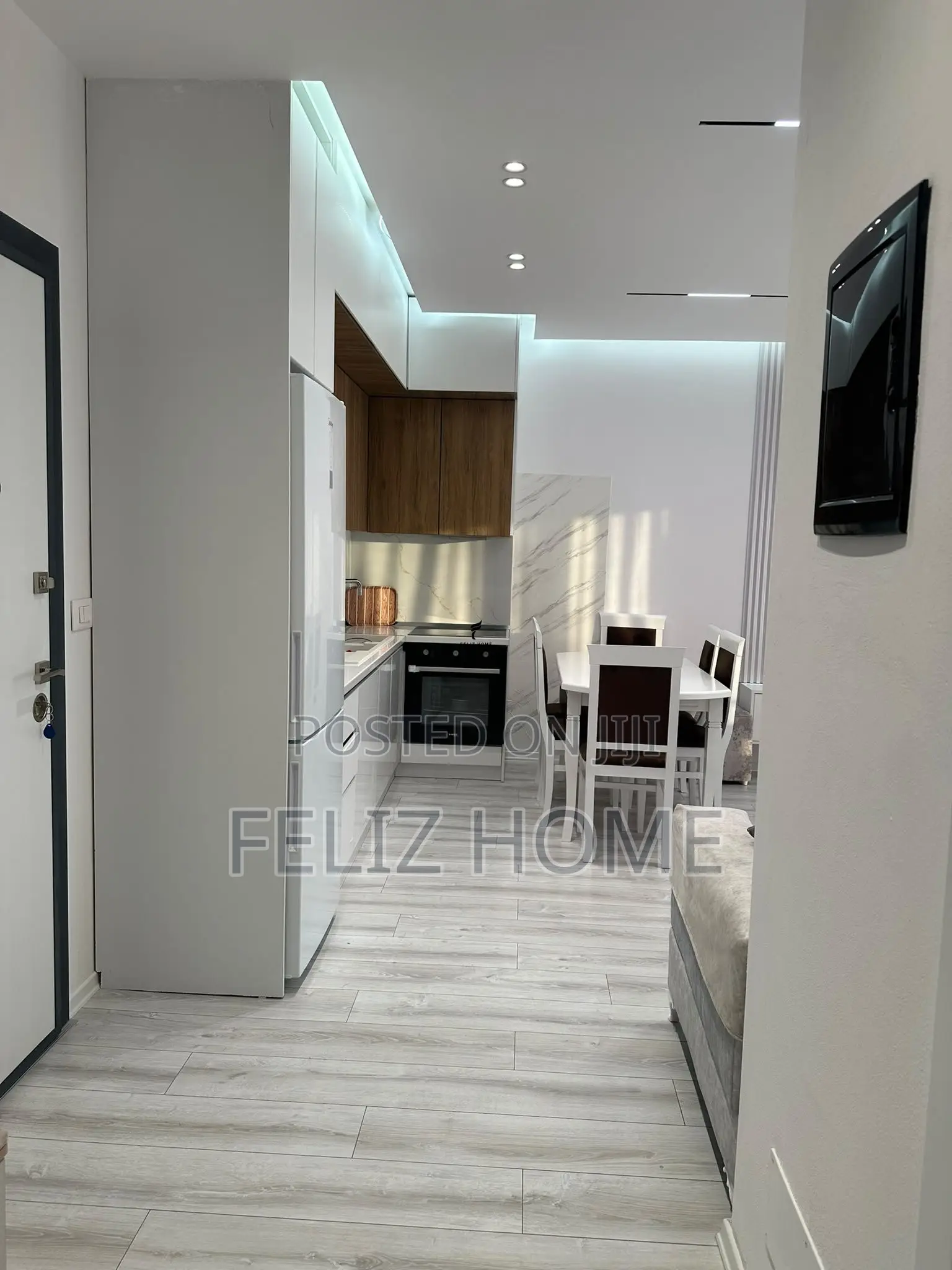 APARTAMENT ME QERA 1+1 BULEVARDI I RI 70.000 LEKE