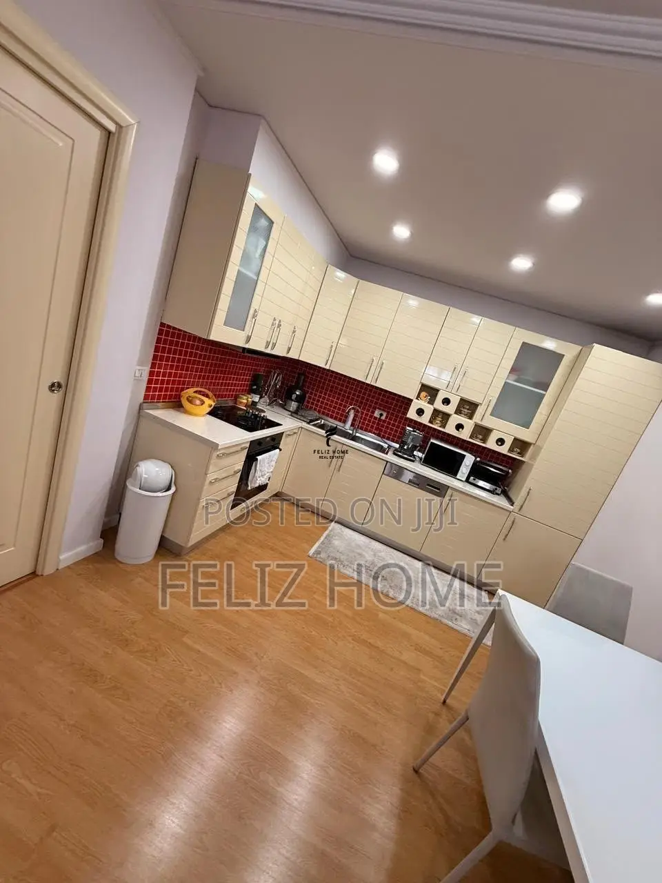 APARTAMENT ME QERA 2+1+2 STACIONI TRENIT 110.000 LEKE