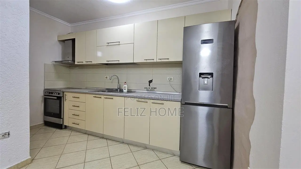 APARTAMENT ME QERA 2+1 STACIONI TRENIT 55.000 LEKE
