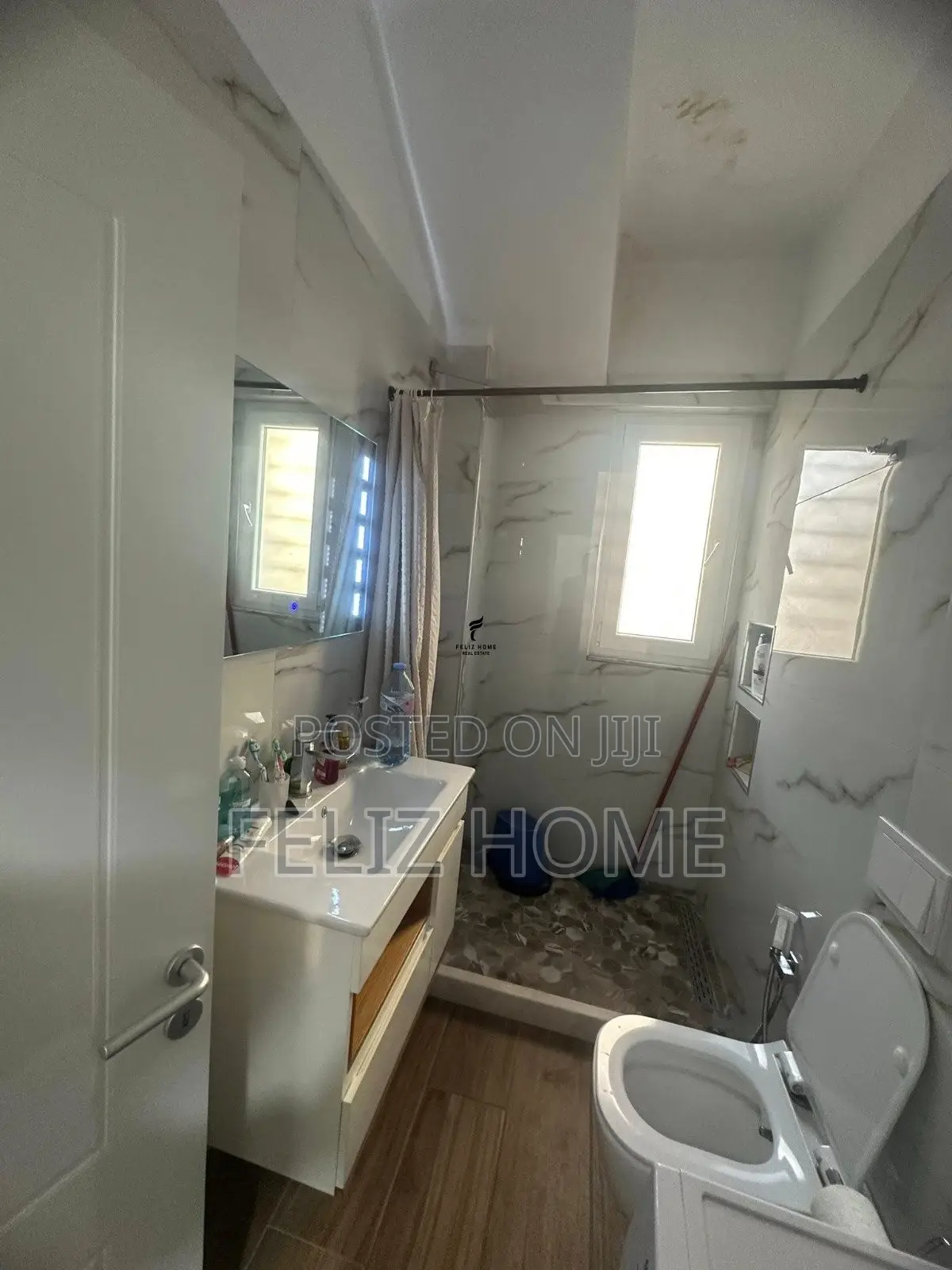 APARTAMENT ME QERA 2+1 PAZARI RI 1.000 EURO