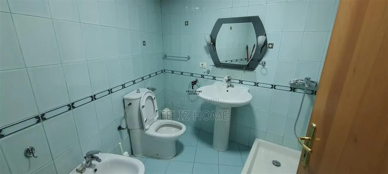 ZYRE ME QERA 160 M2 RRUGA E KAVAJES 130.000 LEKE
