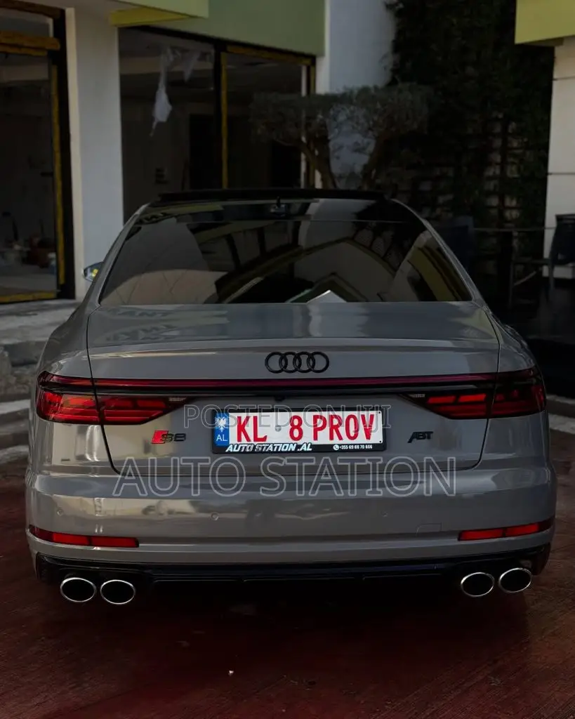 Audi S8