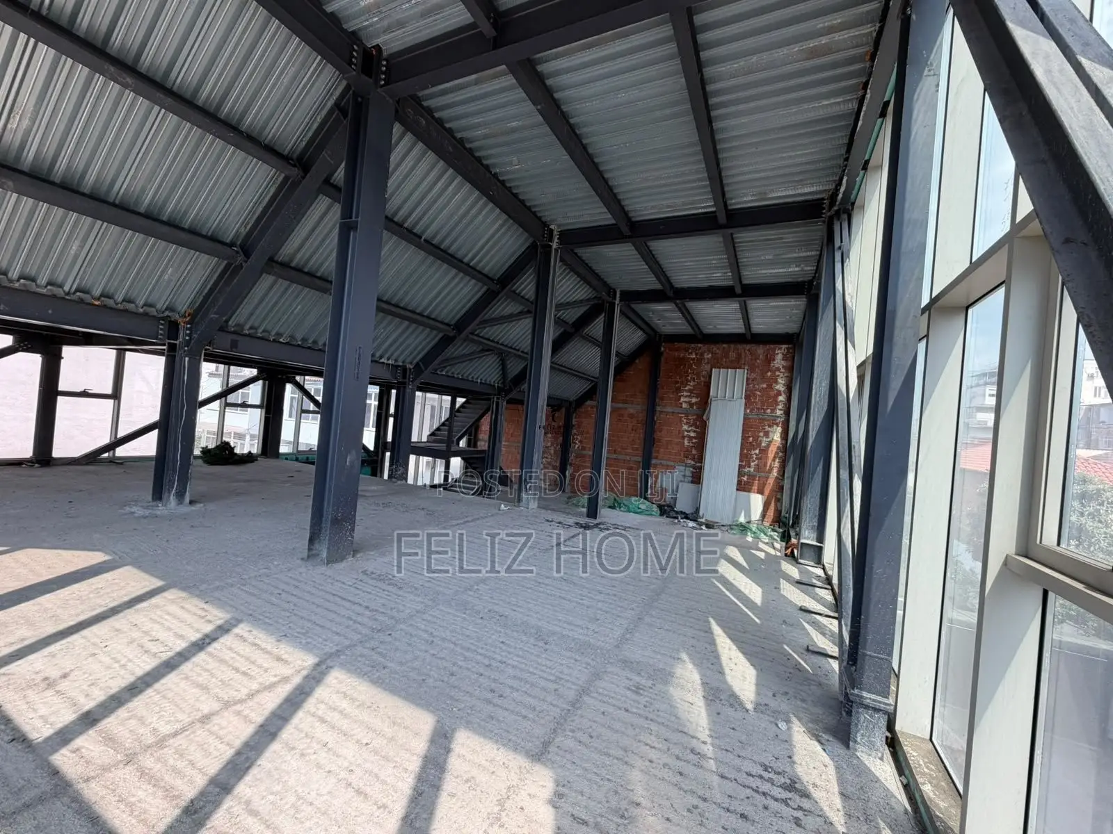 MAGAZINE ME QERA 250 M2 RRUGA BARDHYL 500.000 LEKE