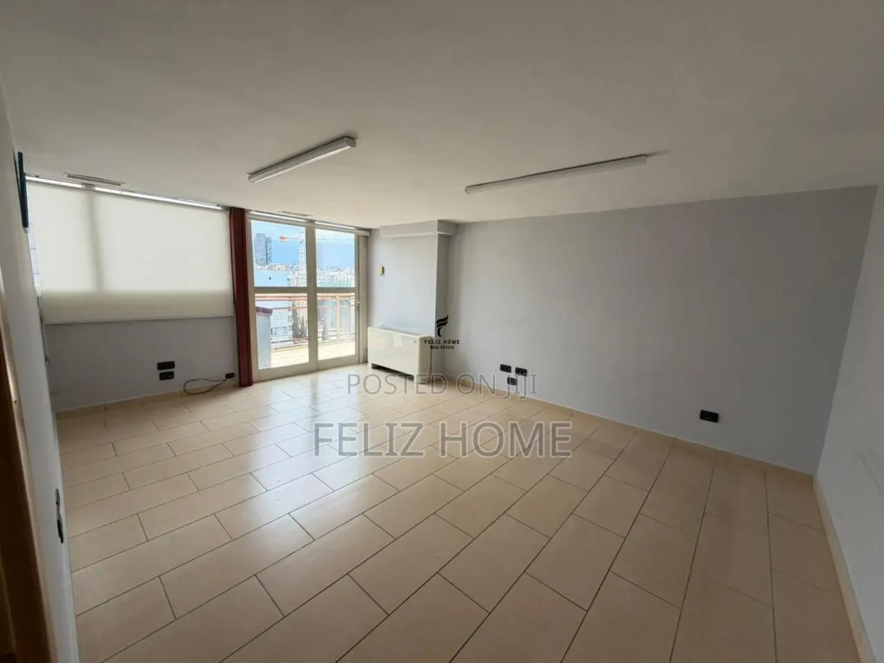 ZYRE ME QERA 450M2 RRUGA E KAVAJES 6000 EURO